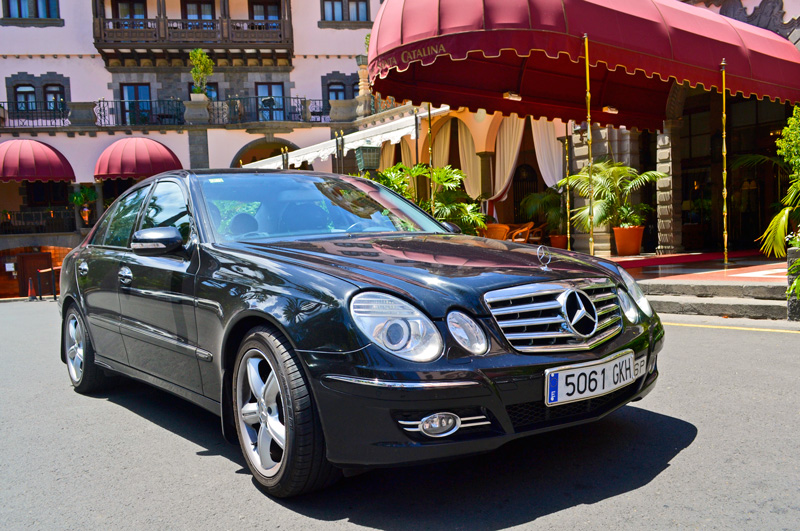Transfer mit unserer E-Klasse Limousine vom Flughafen zum Hotel in Las Palmas de Gran Canaria